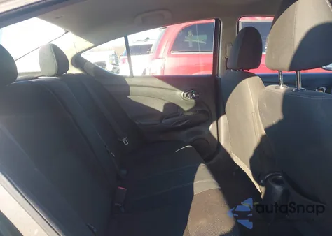 2015 Nissan Versa 1.6 Sv z USA, uszkodzony, nr VIN 3N1CN7AP2FL948997